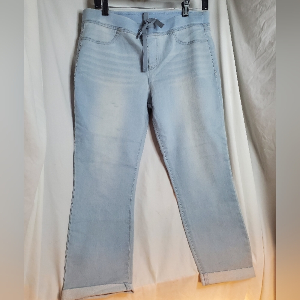 Mid Rise Stretch No Boundaries size L Large 11-13 Light Wash Denim Jean look